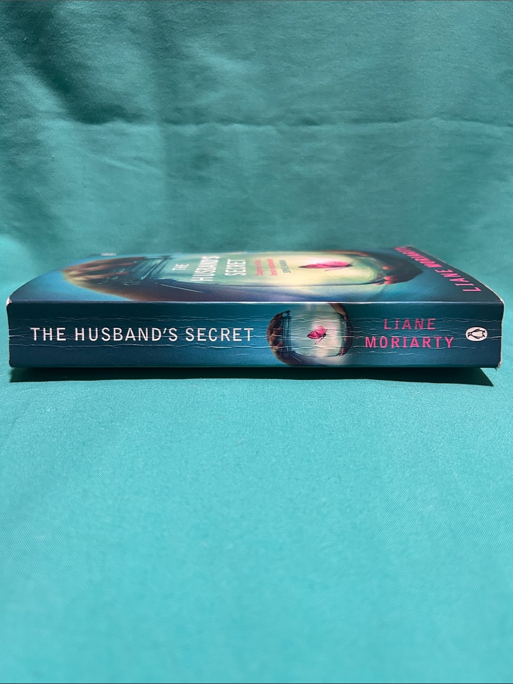 THE HUSBAND’S SECRET- By Liane Moriarty - Picture 3 of 6
